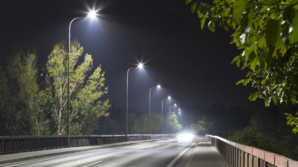 Peste 1,7 milioane de lei vor fi cheltuiți pentru eficientizarea infrastructurii de iluminat public! Primăria caută firme pentru realizarea proiectului