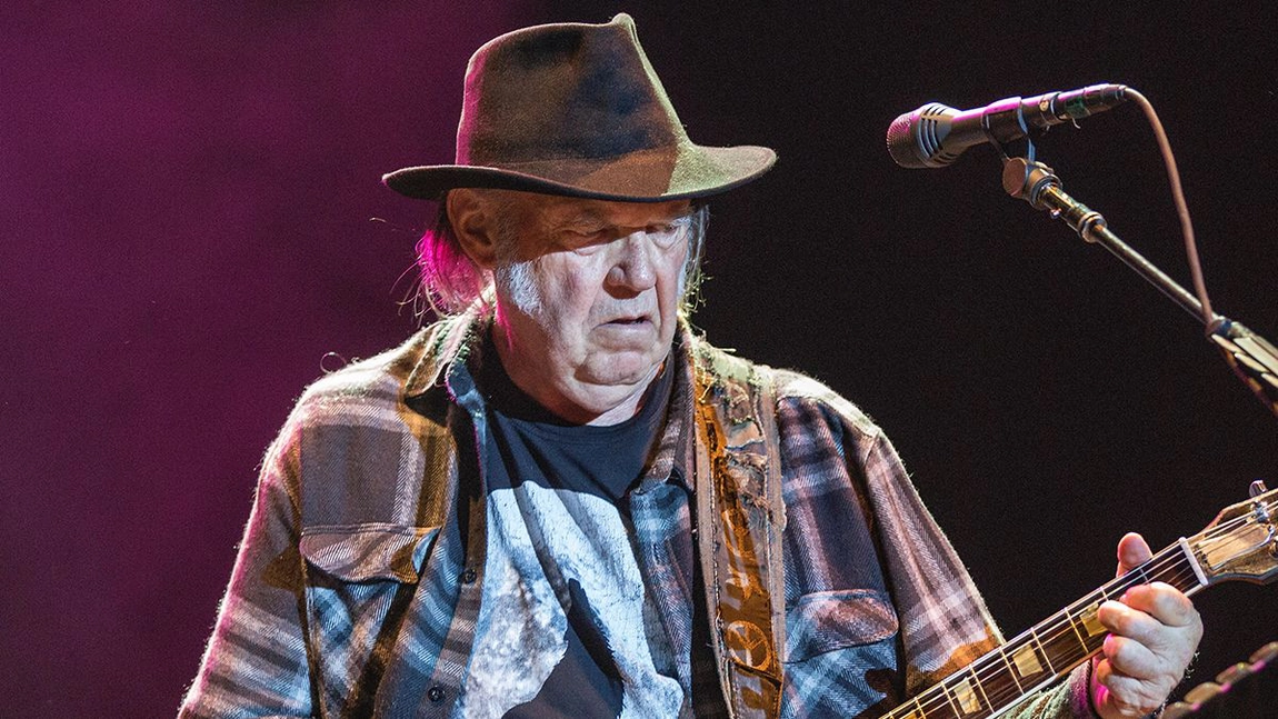 Legenda rockului, Neil Young, înspăimântat de întoarcerea în SUA: „Dacă vorbesc de Trump, pot ajunge la închisoare”