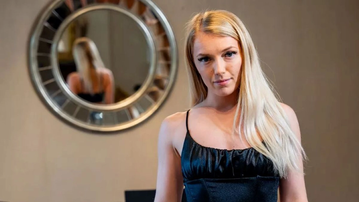 Noul conac Playboy s-a deschis! Femeile devin diavoli în loc de iepurași în noua casă!