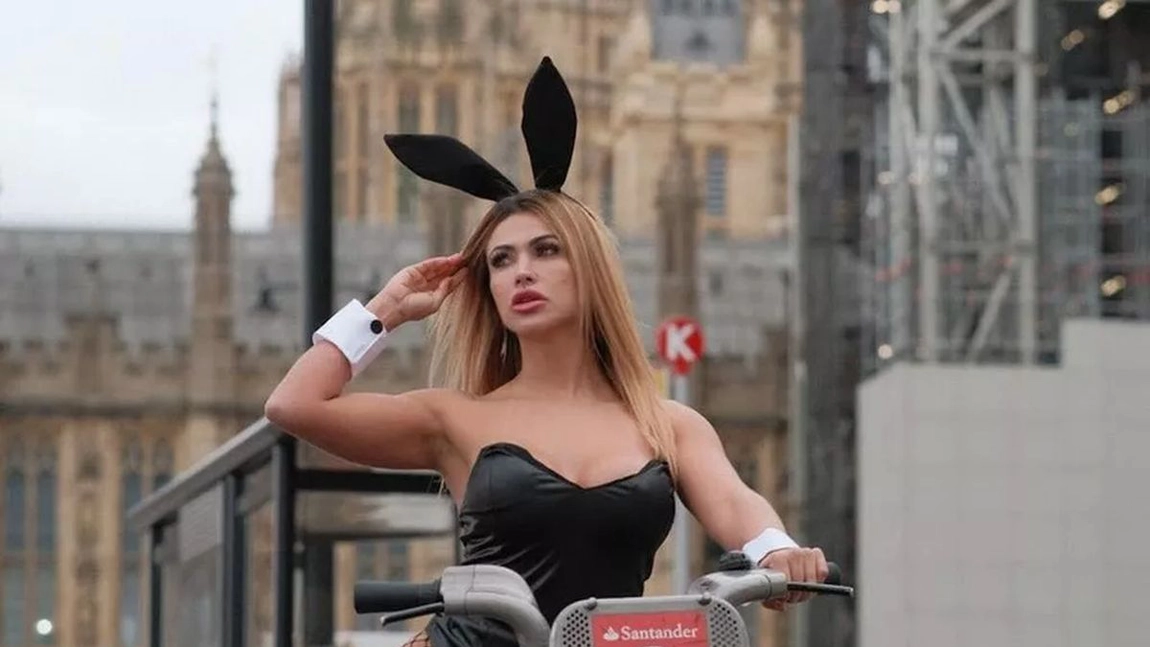 Organizează o expoziție nud în Londra! „A te dezbrăca poate vindeca căsniciile!”