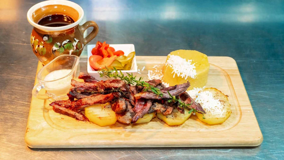 Cum să prepari pastrama de oaie la ceaun. Secretul pentru a obține o carne fragedă