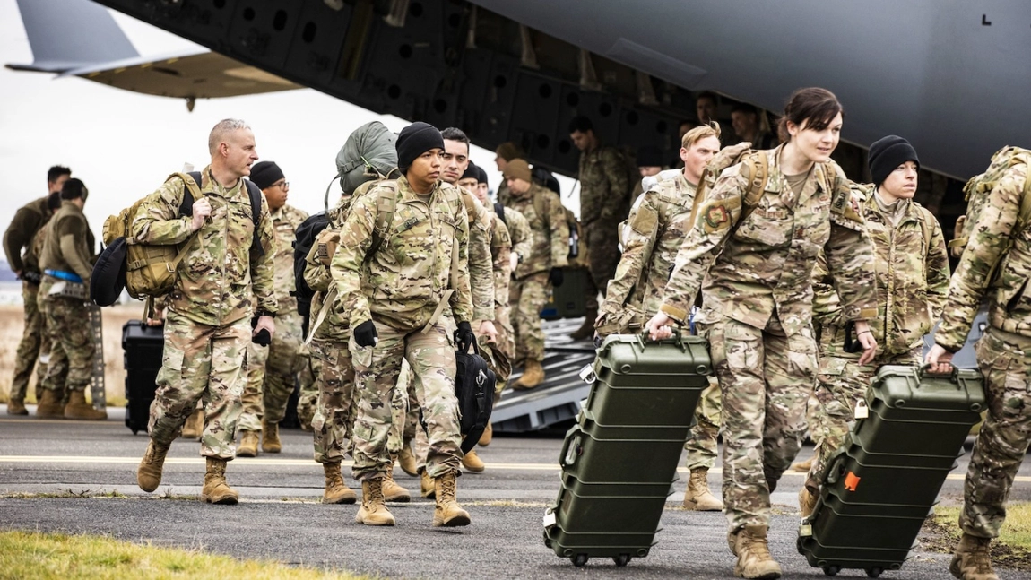 Oficiali de rang înalt din Departamentul de Apărare al SUA analizează o propunere de retragere a aproximativ 10.000 de militari din Europa de Est, inclusiv România și Polonia