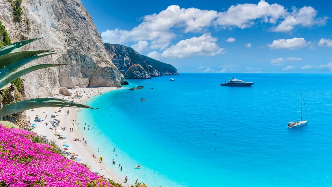 Cele mai frumoase plaje din Lefkada. Vizitează paradisul mediteraneean cu ape turcoaz