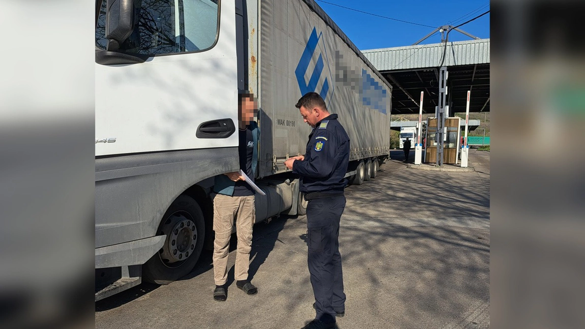 Tânăr depistat la controlul de frontieră conducând un ansamblu rutier, fără drept