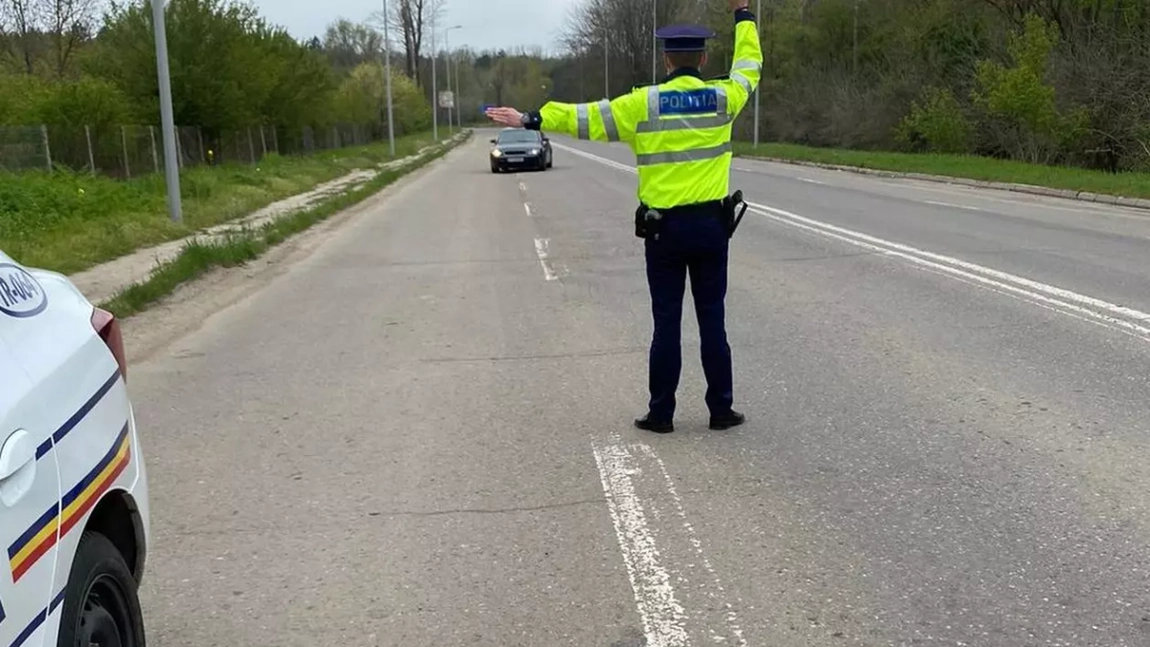 Un bărbat din Iași este cercetat de polițiști după ce a condus un autoturism fără permis, băut și cu număr de înmatriculare fals