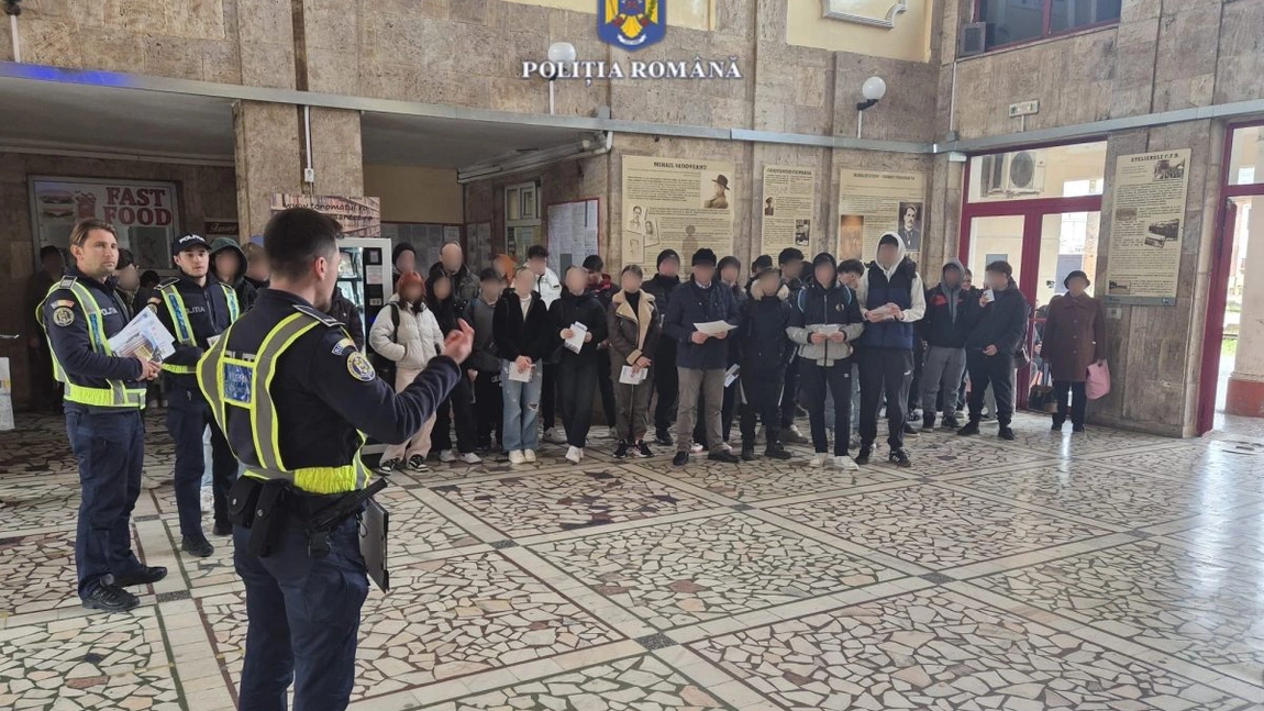 Activități preventive ale polițiștilor din județul Iași cu elevii de la Colegiul Tehnic de Căi Ferate „Unirea” Pașcani
