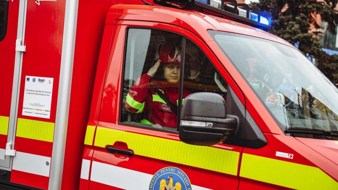 Incendiu în Scânteia. O anexă gospodărească a luat foc