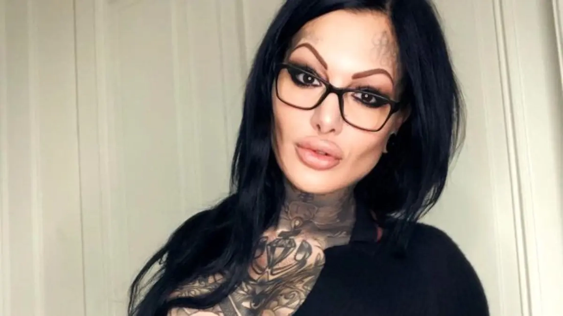 S-a pozat nud în oglindă! A pus fanii pe jar cu noua sa apariție!