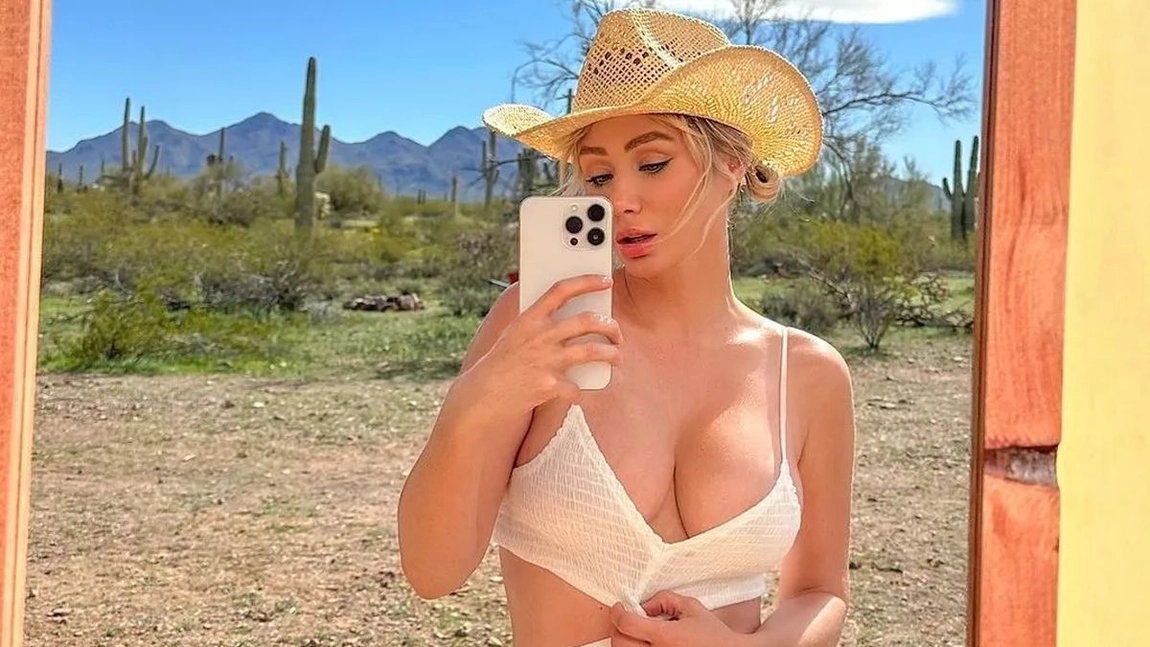 A pozat topless în PlayBoy! „Aveam emoții pentru că îmi umpleam sutienul cu vată!”
