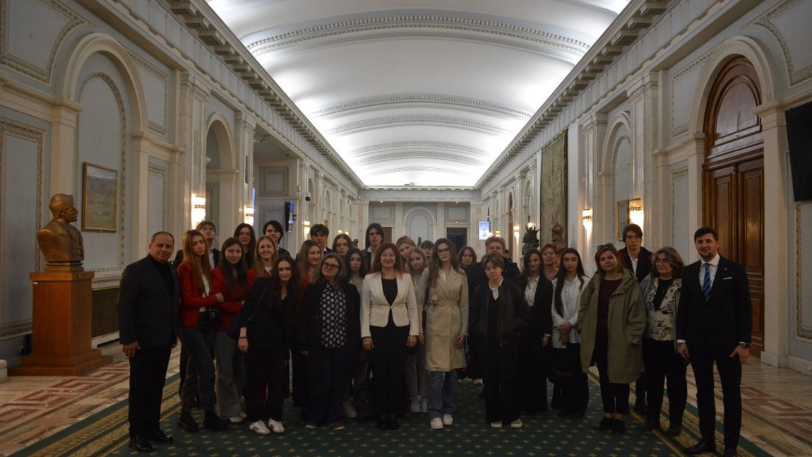Elevii de la mai multe colegii din Iași au participat la activități derulate în cadrul proiectului „2Day Ambassador”