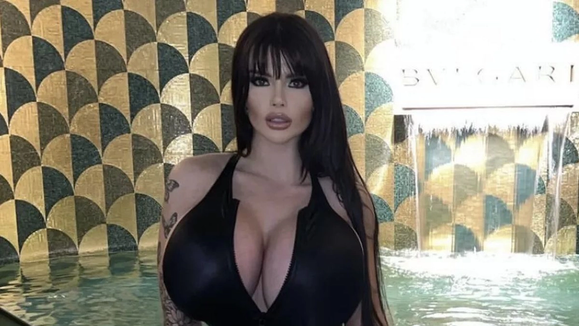 A răspuns acid criticilor cu privire la sânii ei! „Nu voi asculta opinia voastră stupidă și invalidă!”