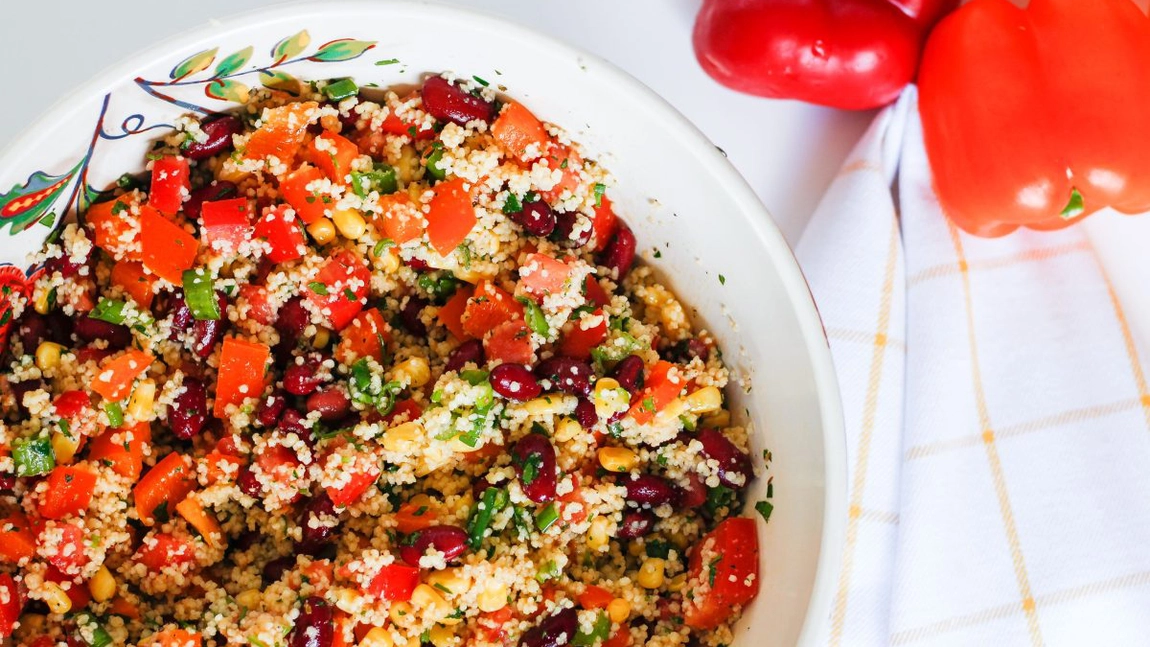 Salata cu cușcuș și legume proaspete – Un preparat delicios și sănătos, ce poate fi consumat în orice moment al zilei
