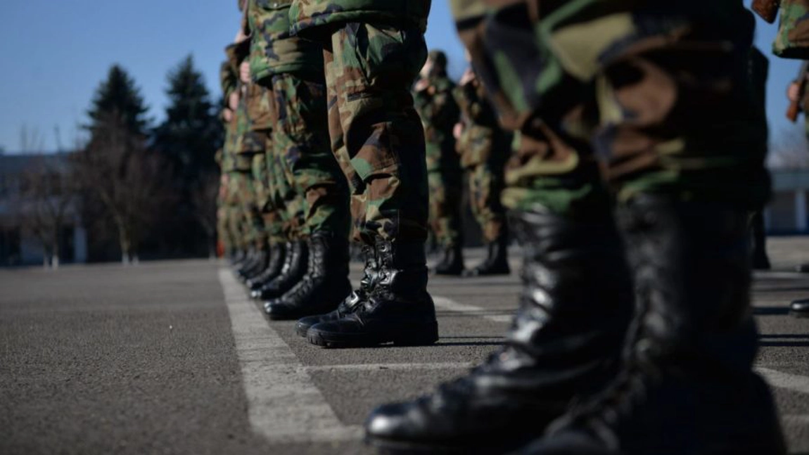 Tinerii de peste 18 ani vor primi scrisori de recrutare acasă! Cine este obligat să facă stagiul militar din 2026