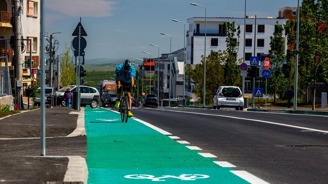 Amenzi usturătoare pentru șoferii care blochează pistele de biciclete. Sancțiunile ajung până la 1.600 lei 