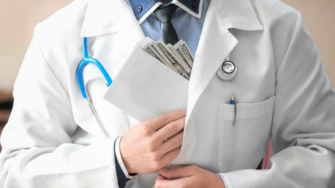 Atențiile la medici devin ilegale! Recunoștința se va face doar prin donații către spitale