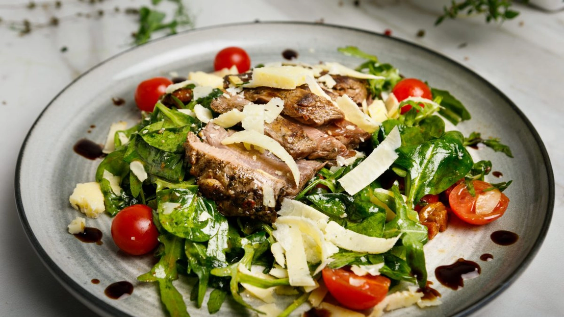 Rețetă pentru tagliata de vită – Preparatul rafinat care te va face să te simți ca la un restaurant, chiar din propria casă