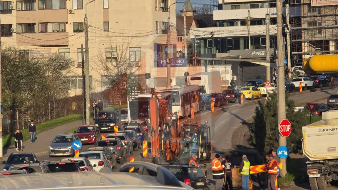 O nouă zi de trafic infernal! Șoferii circulă pe o singură bandă pe Bulevardul Poitiers