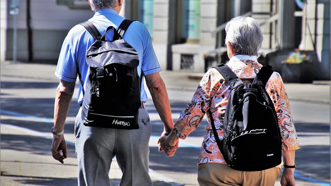 Tot mai mulți pensionari din Iași continuă să muncească după ce ies la pensie. Veniturile mici și cheltuielile mari îi determină să își continue activitatea