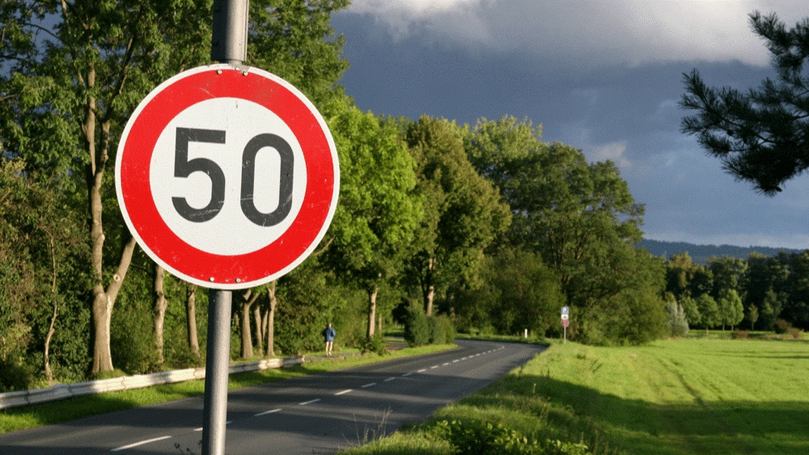 Care este viteza minimă pe autostradă? Află tot ce ai nevoie să știi despre regulile pe care trebuie să le respecți