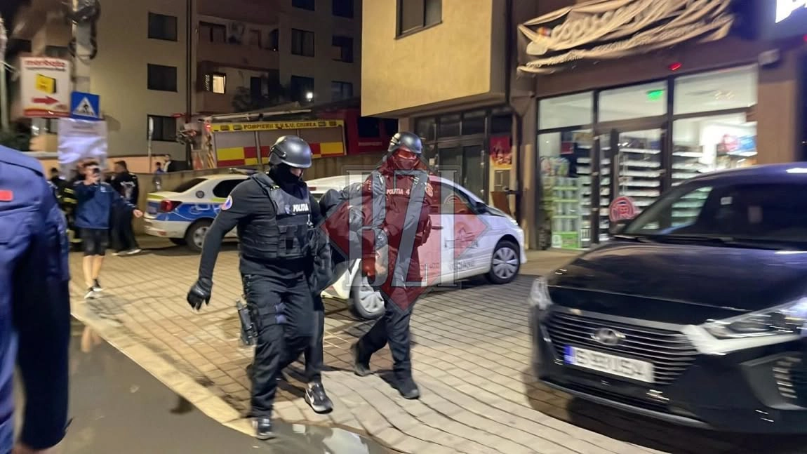 El este tânărul care a făcut scandal în Lunca Cetățuii. A fost ridicat de mascați. Nu este cetățean român - EXCLUSIV