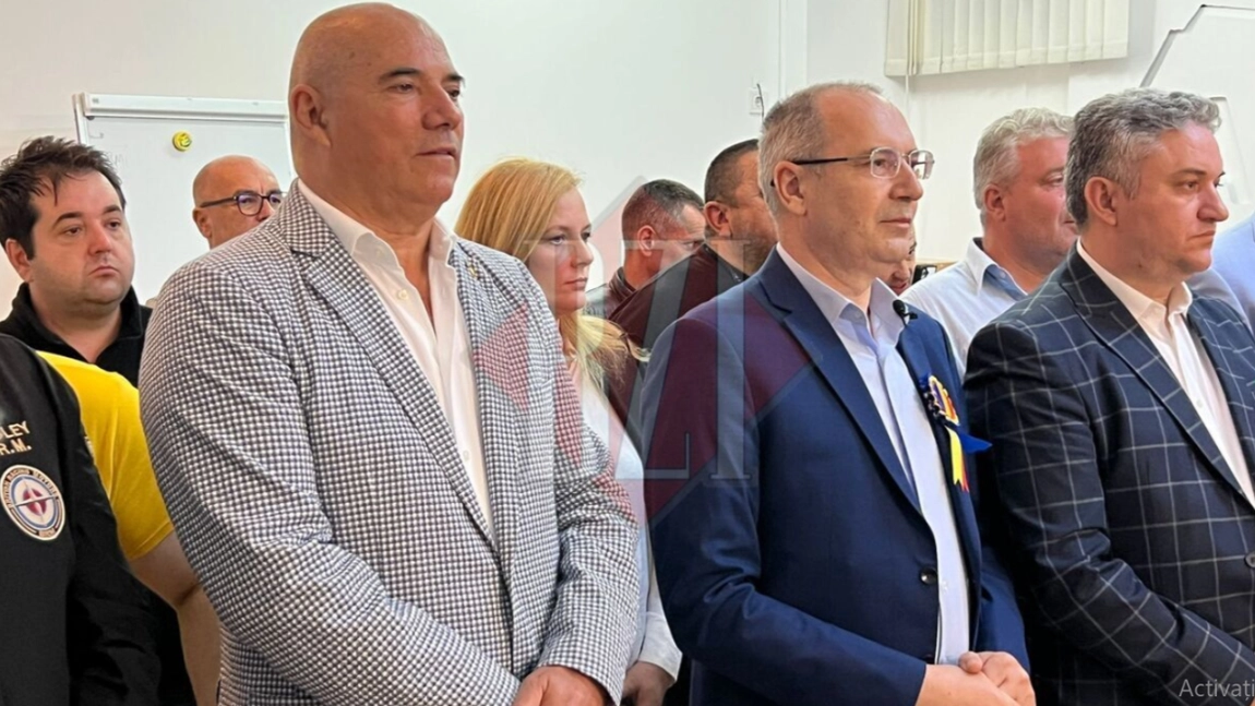 Președintele AUR Iași, Marius Ostaficiuc, alături de deputatul Silviu Gurlui, a oferit primele reacții după aflarea rezultatelor exit-poll