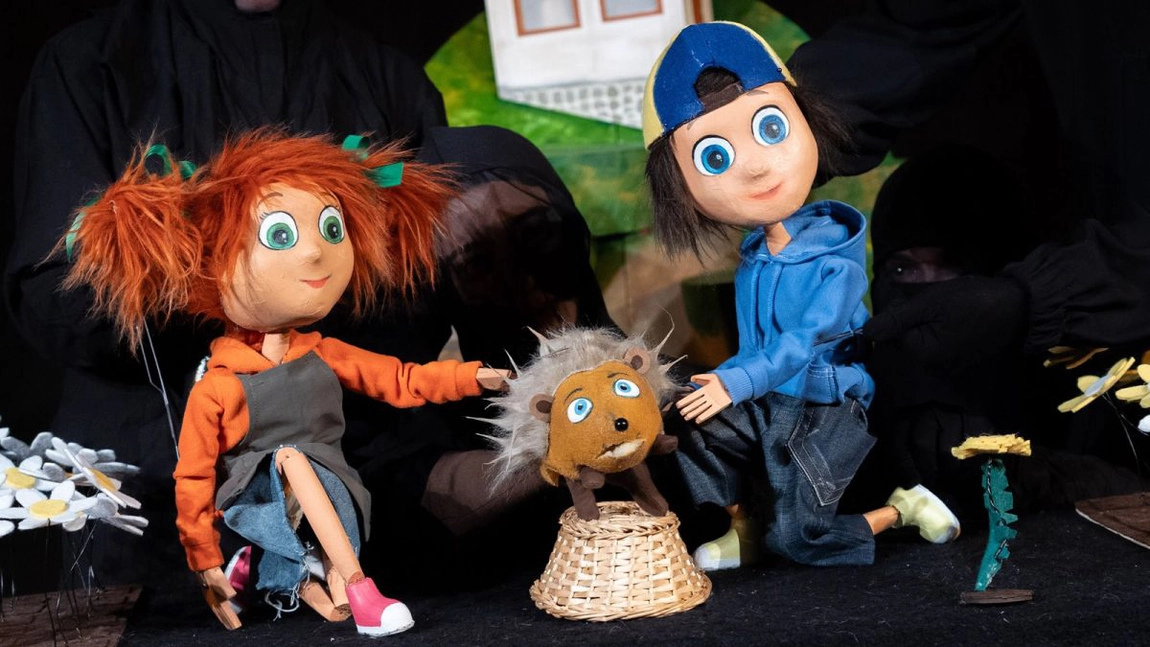 Ziua Copilului la Teatrul „Luceafărul” din Iași! Un atelier creativ de realizat păpuși din materiale reciclabile și premiera unui spectacol cu tematică ecologică