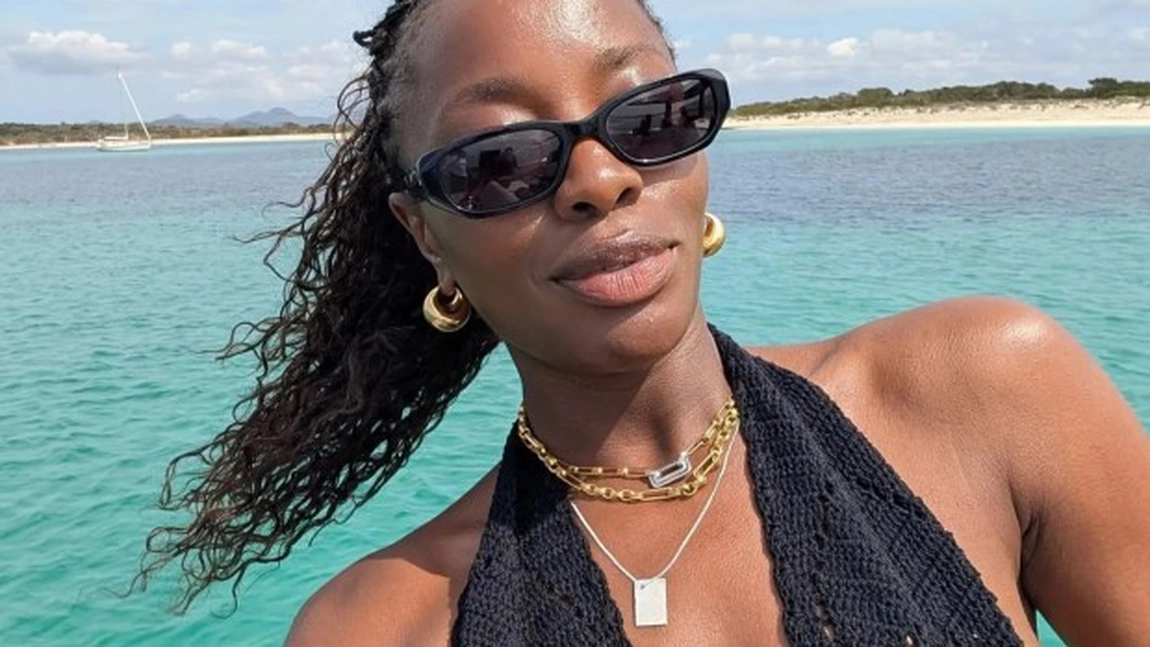 Aj Odudu a fost surprinsă într-o escapadă în Ibiza. Iată ce costum de baie senzual purta vedeta