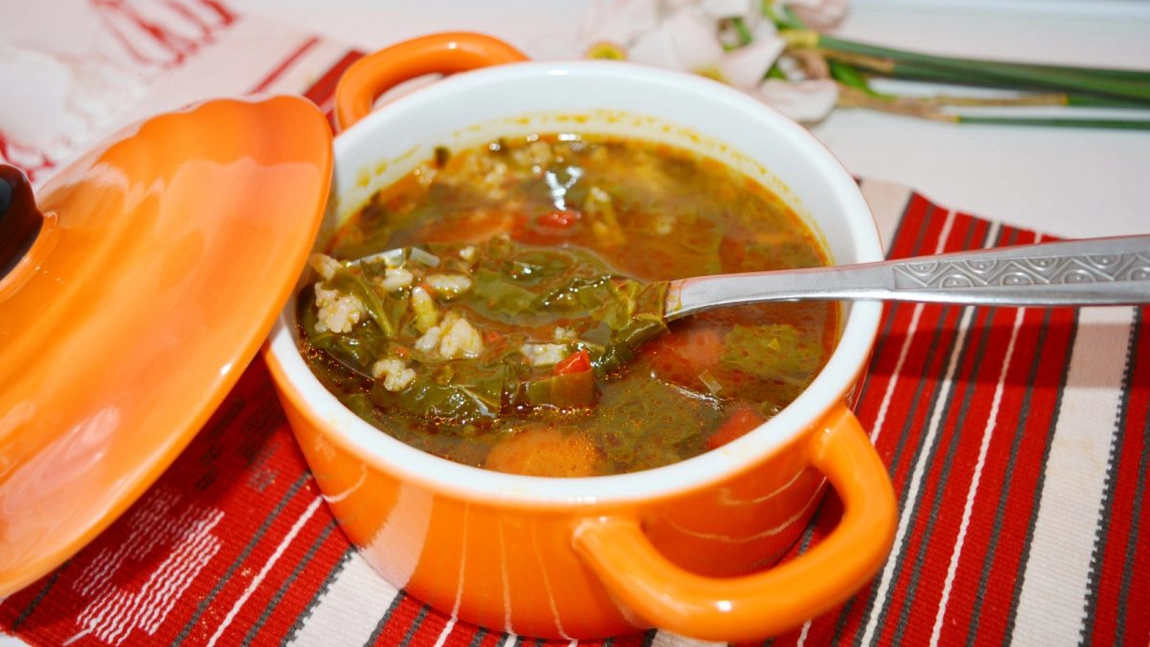 Ciorbă de lobodă cu ou – Rețetă sănătoasă, delicioasă și foarte ușor de preparat