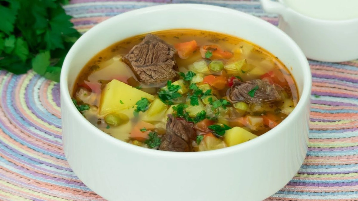 Ciorbă de vită cu legume – Rețetă cu un gust autentic, foarte ușor de preparat
