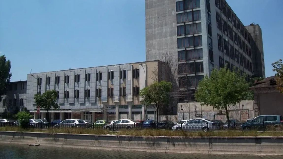 Se demolează o celebră fabrică de încălțăminte din România! Ce se va construi în locul ei