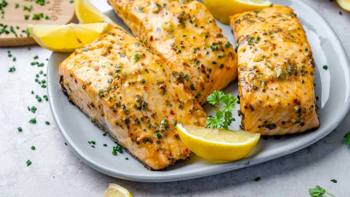 File de somon la cuptor cu lămâie – Rețetă simplă, sănătoasă și delicioasă