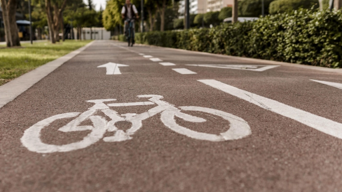 Primarul PNL Ioan Alexa cheltuie 2,5 milioane de lei pentru construirea pistelor pentru biciclete în Podu Iloaiei