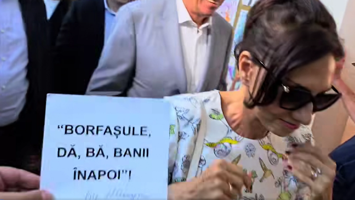 Iohannis, rege fără coroană pe bani publici. Românii întreabă: „Când dați înapoi ce-ați furat?”