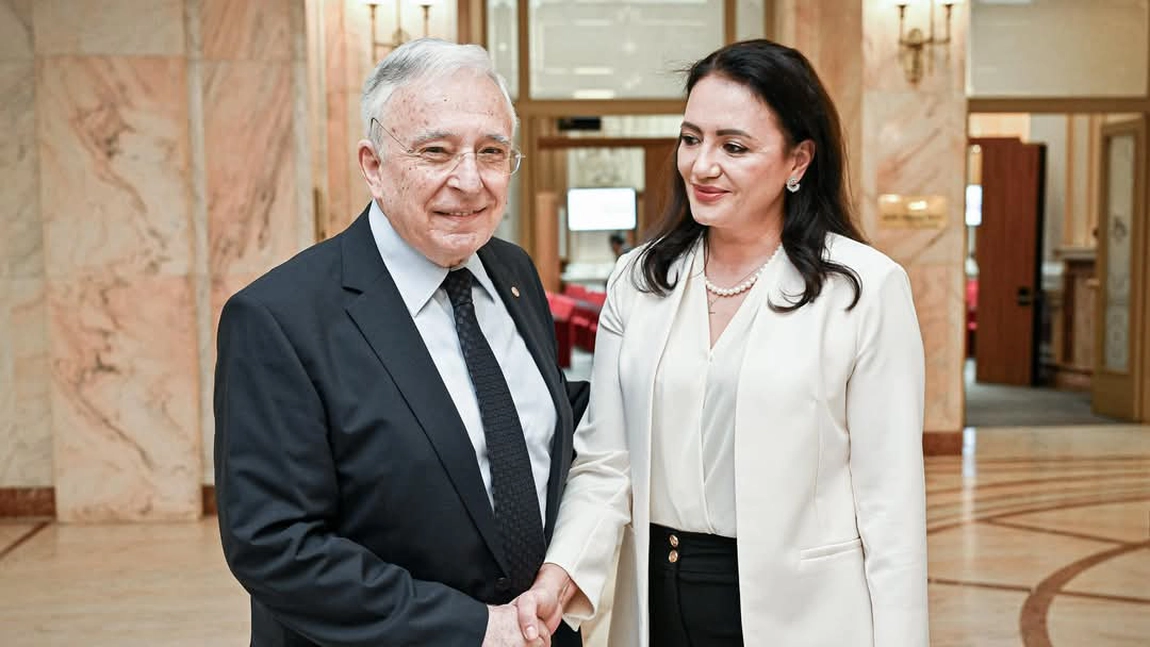 Laura Gherasim, Deputat AUR, la Eveniment de Top cu Mugur Isărescu și Lideri NBR la Banca Națională a României