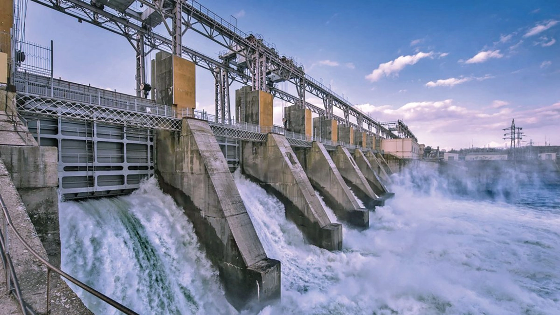 Hidroelectrică a fost promisă lui Macron. România va rămâne fără resurse
