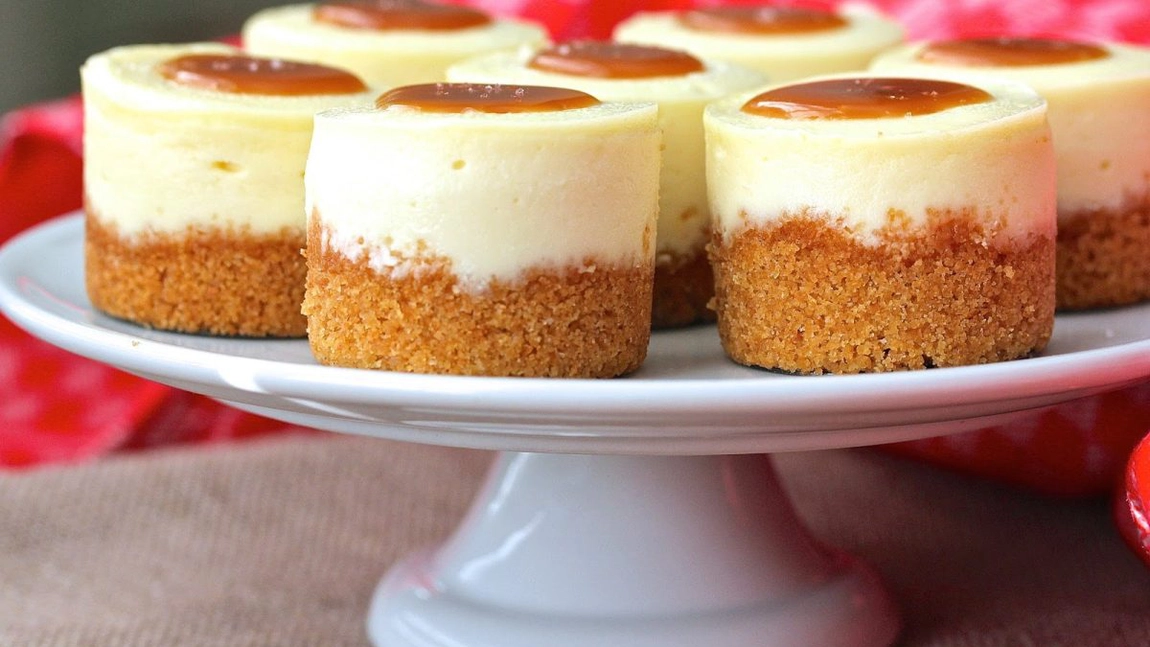 Rețeta pentru mini cheesecakes – Porții individuale, ideale pentru evenimente și musafiri