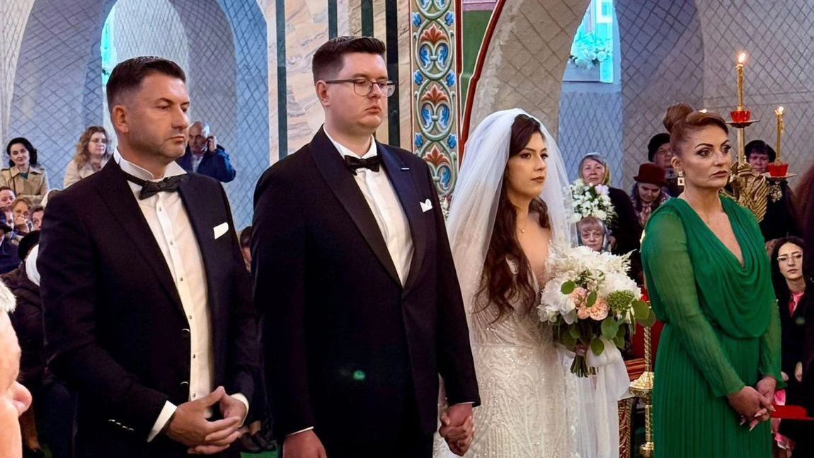 A fost nunta anului în lumea preoțească din Iași! Fiica unui fost protopop s-a căsătorit cu alesul inimii! Ceremonia religioasă a fost oficiată de Preasfințitul Nichifor Botoșăneanul: „A participat mai multă lume, vreo 500 de persoane”