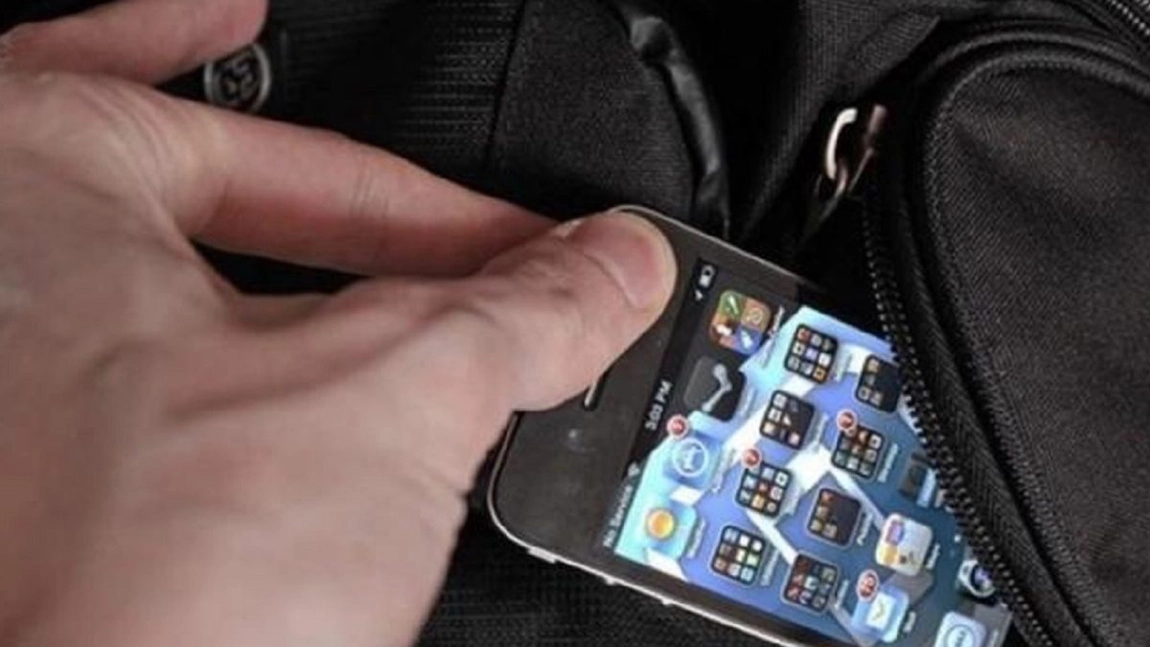 Gluma unui ieșean către o prietenă l-a dus în fața judecătorilor pentru furtul unui telefon!