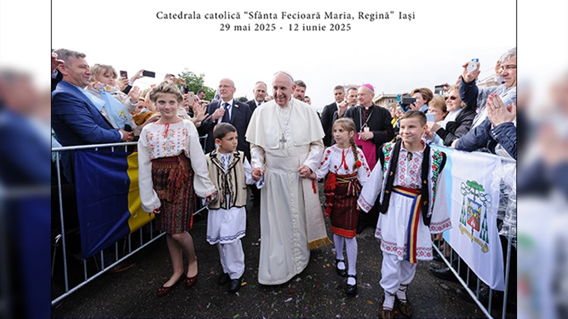 Iaşi: Invitaţie la expoziţie de fotografii dedicate vizitei Papei Francisc