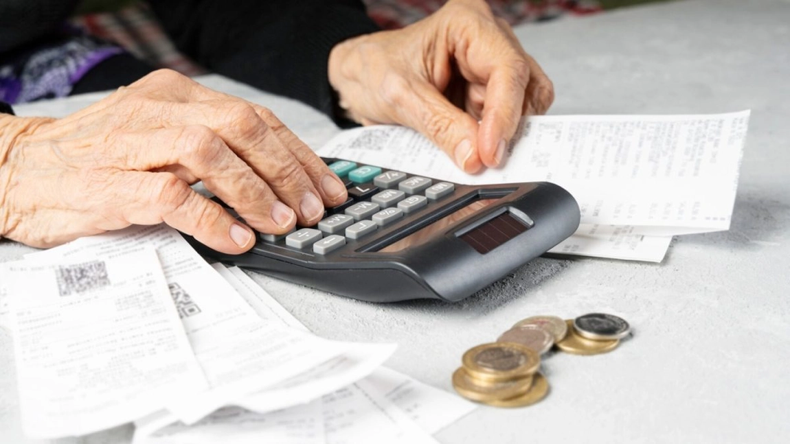 S-a dat ordin! Seniorii care vor avea o parte din pensie blocată! Nu este nevoie de acordul lor sau de semnătură