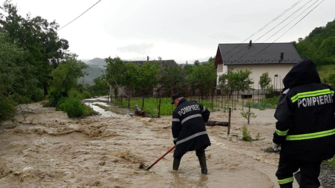 Intervenții de urgență în județul Iași în urma ploilor torențiale. Unde au intervenit pompierii - UPDATE