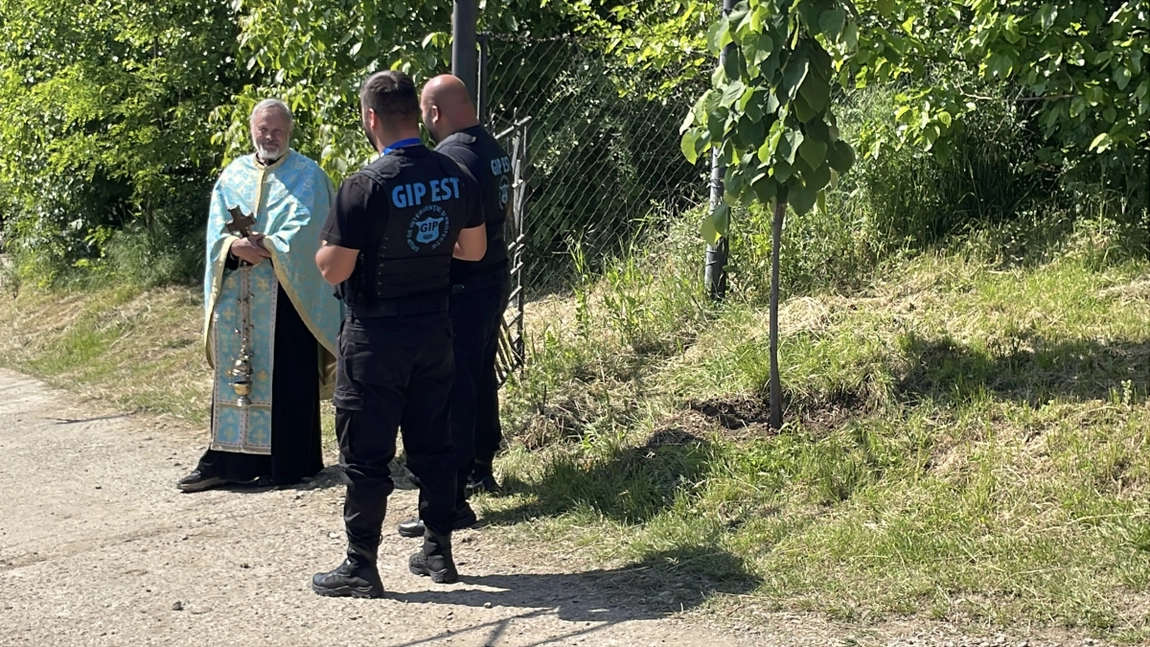 Acest cimitir din Iași a fost păzit, ieri, de zeci de jandarmi și agenți de pază! Desfășurarea de forțe a fost necesară pentru a se evita un scandal: „M-au luat pe sus. Nu m-am opus, pentru că mai mare rău făceam”