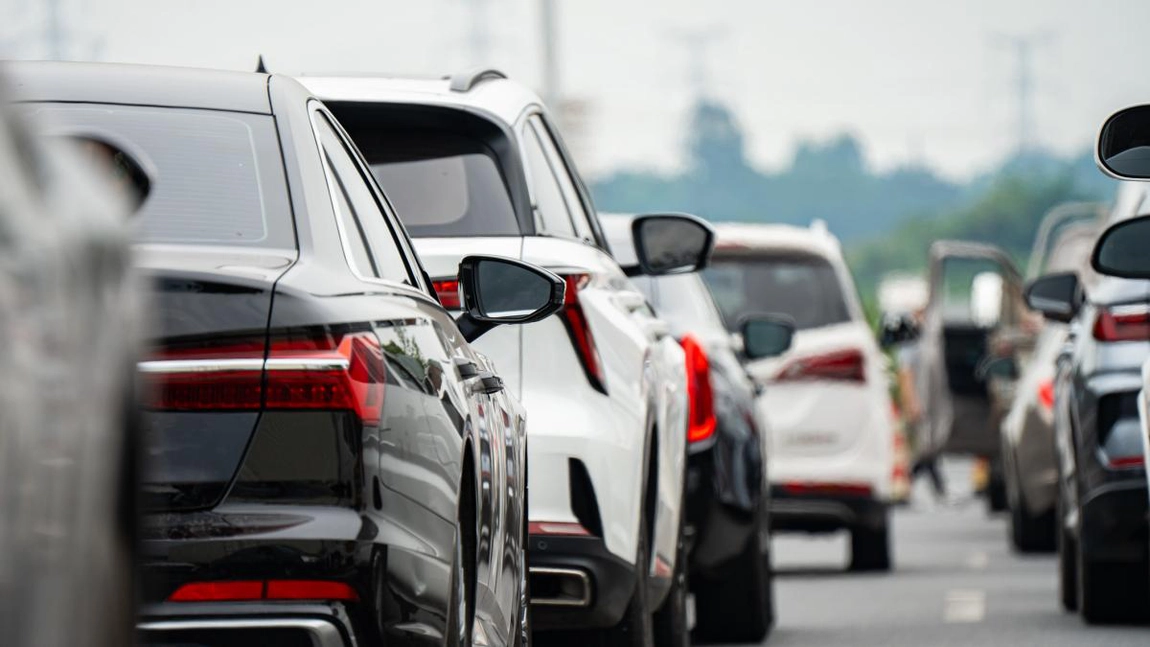 Obligație pentru șoferii români! Ce este „regula fermoarului” în trafic