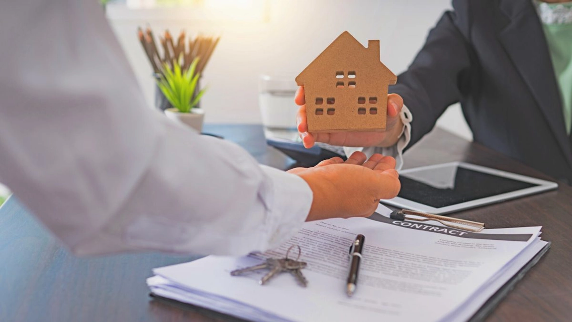 Ce trebuie să facă românii care dețin un teren sau o casă, dar nu sunt proprietari legali! Iată documentul care îi salvează