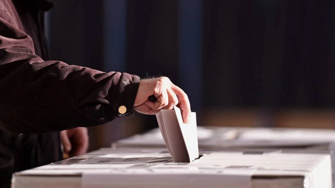 Prezență de peste 100% la vot în mai multe secții. S-a cerut suplimentarea buletinelor