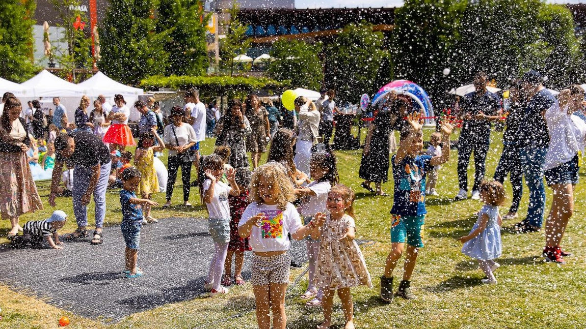 Universul distracției pentru copii, la Palas: activități interactive la Kids Art & Play Zone, Meet & Greet cu Selly și expoziție de planete gigantice
