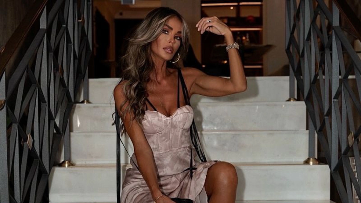 Diana Munteanu arată „țiplă”, la 46 de ani! Blondina și-a etalat silueta de viespe și corpul sculptat și bronzat! - GALERIE FOTO