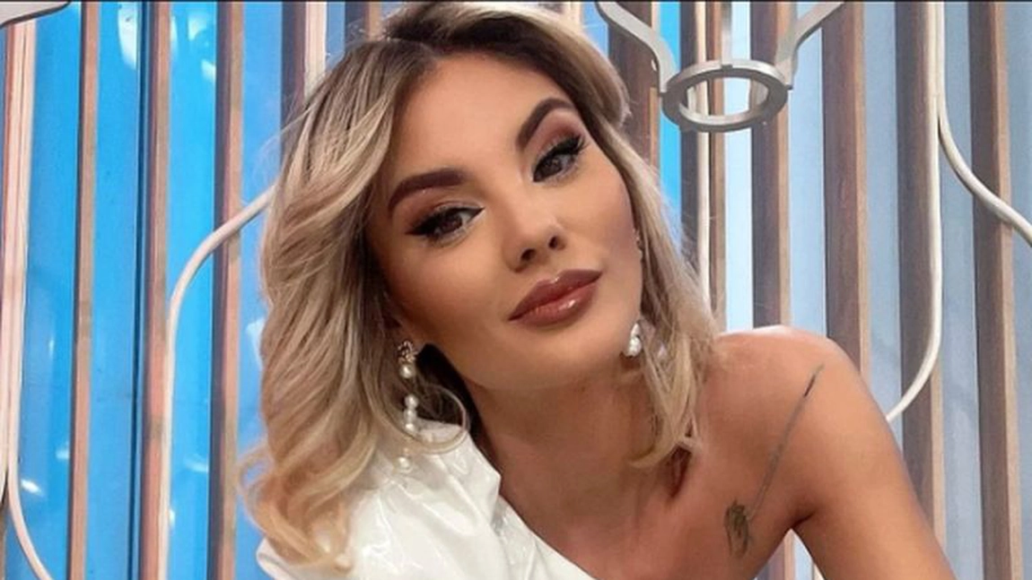 Ramona Olaru a făcut senzație în ploaie! Fără inhibiții, pe terasa casei sale!