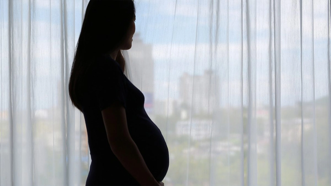 Un singur contact intim pe care l-a avut cu o minoră l-a costat scump pe un tânăr din Iași. A fost condamnat la 2 ani de închisoare și trebuie să aibă grijă de un bebeluș