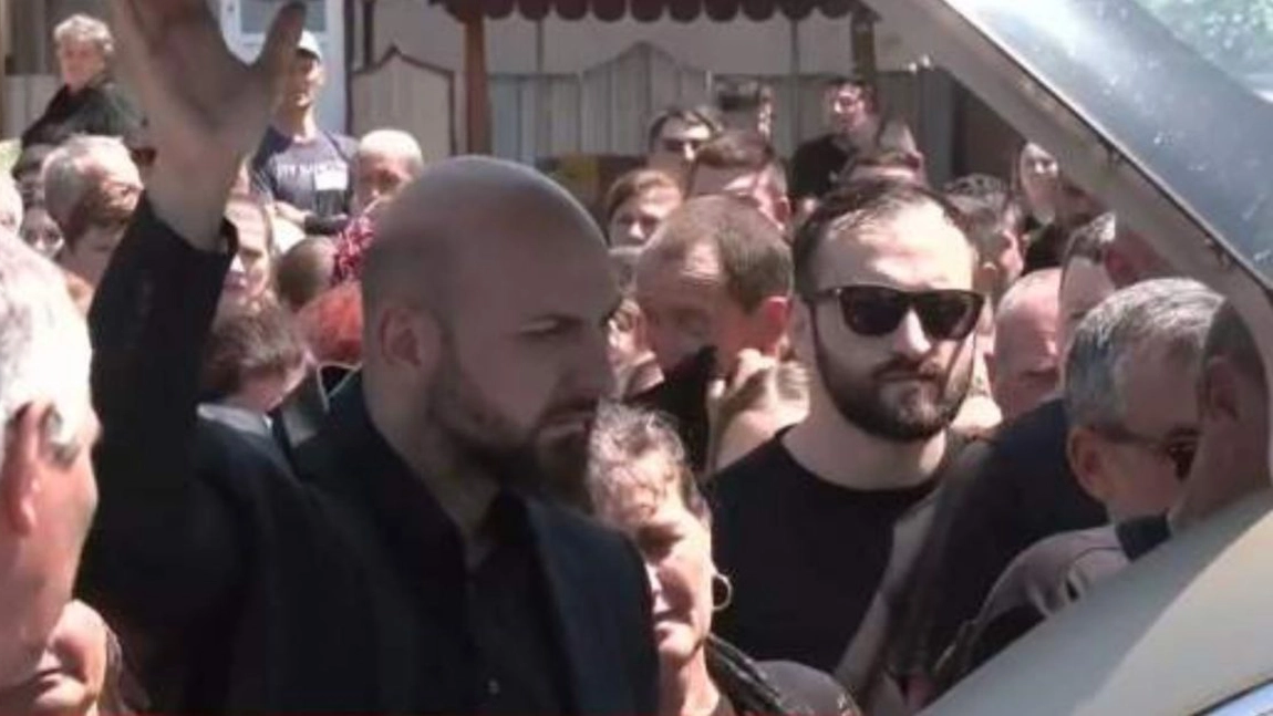 Alex Marcu este devastat de moartea soției. A slăbit iar durerea i-a șters orice zâmbet de pe chip